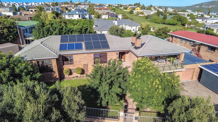 4 Bedroom Property for Sale in Middedorp Western Cape
